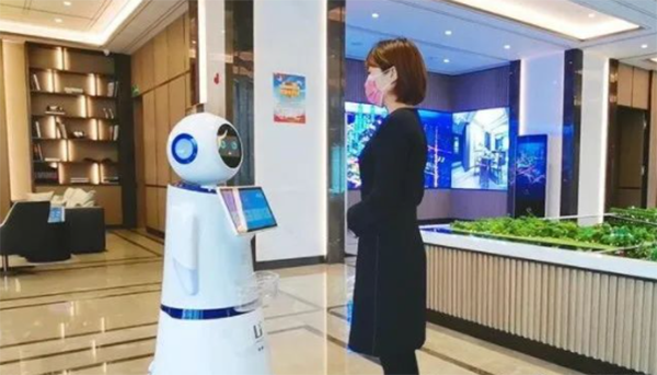 智能机器人在展览厅中有何作用?